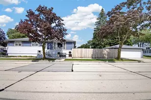 744 Shoreland Dr, Racine, WI 53402 - Photo 1