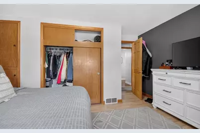744  Shoreland Dr, Racine, WI 53402 - Photo 23