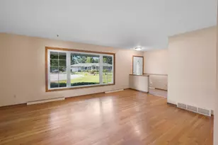 668 Tulip Ct, Oconomowoc, WI 53066 - Photo 11
