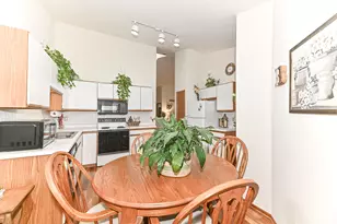 105 E Sutton Pl, Waukesha, WI 53188 - Photo 13