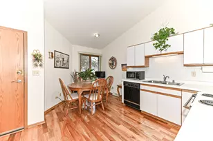 105 E Sutton Pl, Waukesha, WI 53188 - Photo 11