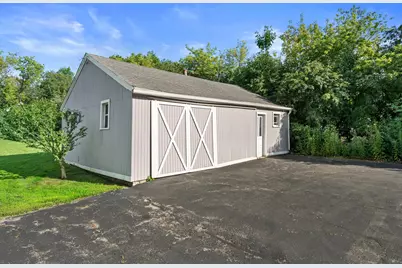 7582 S 51st St, Franklin, WI 53132 - Photo 9