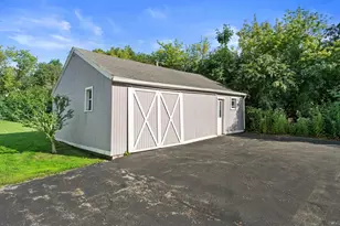 7582 S 51st St, Franklin, WI 53132 - Photo 9
