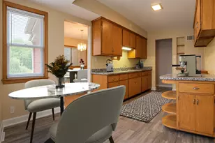 2705 N Carlton Pl, Milwaukee, WI 53210 - Photo 3