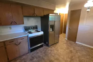 21670 Clarion Ln, Brookfield, WI 53186 - Photo 9
