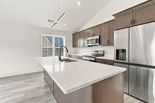 228 E Brown St, Milwaukee, WI 53212 - Photo 3