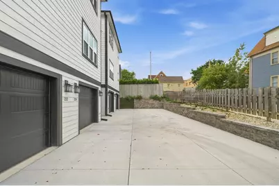 226 E Brown St, Milwaukee, WI 53212 - Photo 27