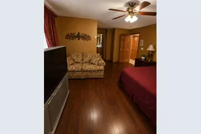 4848 W Woodland Dr, Franklin, WI 53132 - Photo 13