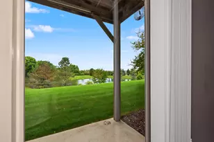 N55W17156 Ravenwood Dr, Menomonee Falls, WI 53051 - Photo 11