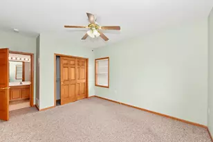N55W17156 Ravenwood Dr, Menomonee Falls, WI 53051 - Photo 31