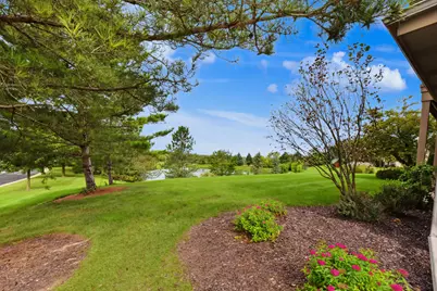N55W17156  Ravenwood Dr #19156, Menomonee Falls, WI 53051 - Photo 33
