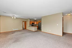 N55W17156 Ravenwood Dr, Menomonee Falls, WI 53051 - Photo 9