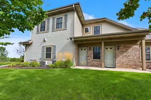 N55W17156 Ravenwood Dr, Menomonee Falls, WI 53051 - Photo 1