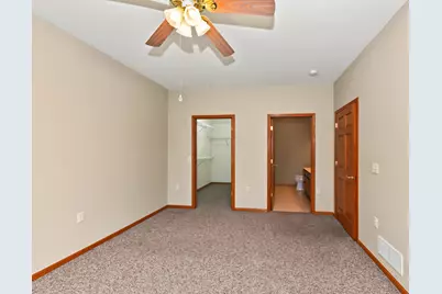N55W17156  Ravenwood Dr #19156, Menomonee Falls, WI 53051 - Photo 25