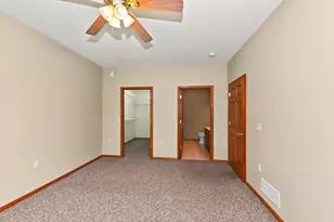 N55W17156 Ravenwood Dr, Menomonee Falls, WI 53051 - Photo 25