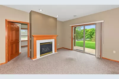 N55W17156  Ravenwood Dr #19156, Menomonee Falls, WI 53051 - Photo 5