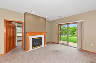 N55W17156 Ravenwood Dr, Menomonee Falls, WI 53051 - Photo 5