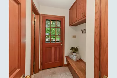 9506 N Wakefield Ct, Bayside, WI 53217 - Photo 17
