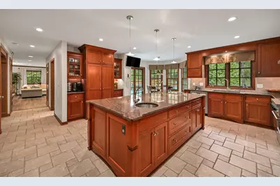 9506 N Wakefield Ct, Bayside, WI 53217 - Photo 9