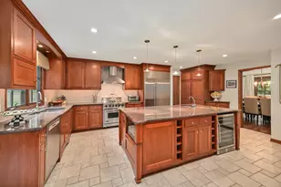 9506 N Wakefield Ct, Bayside, WI 53217 - Photo 3