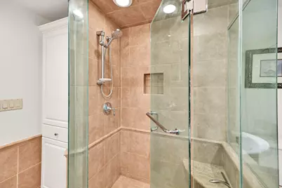 9506 N Wakefield Ct, Bayside, WI 53217 - Photo 21