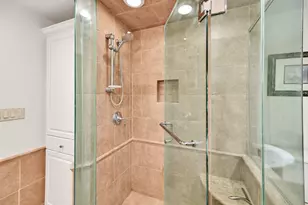 9506 N Wakefield Ct, Bayside, WI 53217 - Photo 21