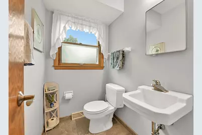 2120  Elm Tree Rd, Elm Grove, WI 53122 - Photo 17