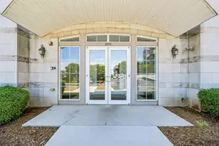 3872 S Lake Dr, Saint Francis, WI 53235 - Photo 27