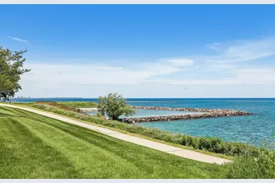 3872 S Lake Dr #402, Saint Francis, WI 53235 - Photo 21