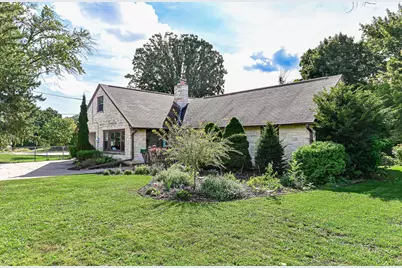 N90W16555  Roosevelt Dr, Menomonee Falls, WI 53051 - Photo 1