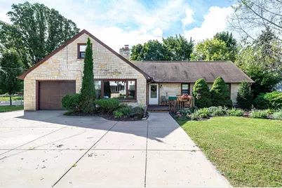 N90W16555  Roosevelt Dr, Menomonee Falls, WI 53051 - Photo 9