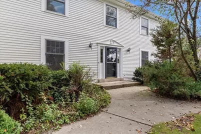 9  Cherrywood Ct, Racine, WI 53402 - Photo 3