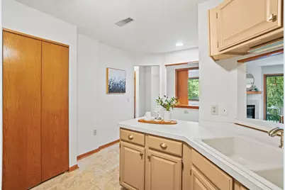 409 N Main St #B, Thiensville, WI 53092 - Photo 7