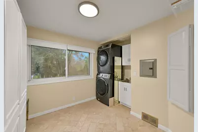 9484 N Fairway Dr, Bayside, WI 53217 - Photo 29