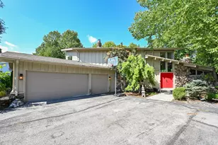 9484 N Fairway Dr, Bayside, WI 53217 - Photo 41
