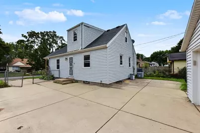 8048 W Herbert Ave, Milwaukee, WI 53218 - Photo 23