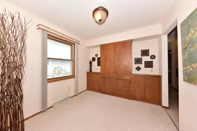 5944 S 35th St, Greenfield, WI 53221 - Photo 9
