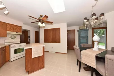 5944 S 35th St, Greenfield, WI 53221 - Photo 15