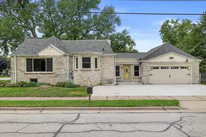 2000  Summit Ave, Waukesha, WI 53188 - Photo 5