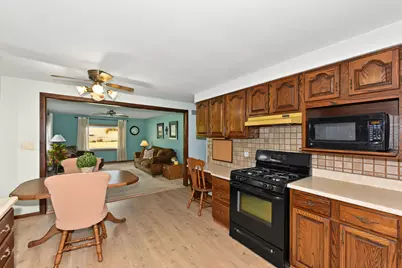 W188N9690  Orchard Dr, Germantown, WI 53022 - Photo 11
