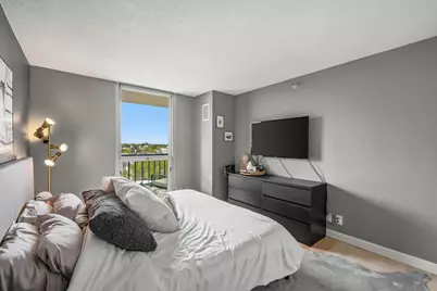 1660 N Prospect Ave #704, Milwaukee, WI 53202 - Photo 9