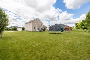 1298 Juniper Ln, Oconomowoc, WI 53066 - Photo 7
