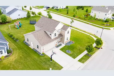1298  Juniper Ln, Oconomowoc, WI 53066 - Photo 5