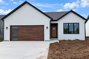 846 Stanton Way, Saukville, WI 53080 - Photo 1