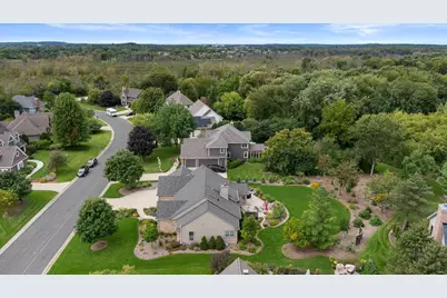 N74W16142  Stonewood Dr, Menomonee Falls, WI 53051 - Photo 3