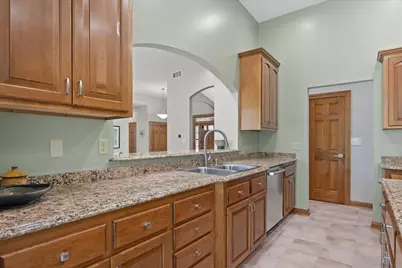 N74W16142  Stonewood Dr, Menomonee Falls, WI 53051 - Photo 15