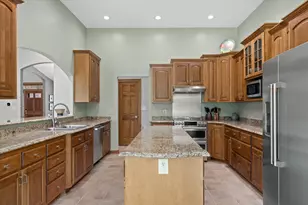 N74W16142 Stonewood Dr, Menomonee Falls, WI 53051 - Photo 15