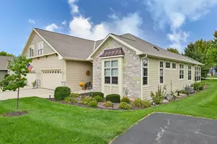918 Foxland Pl, West Bend, WI 53095 - Photo 1