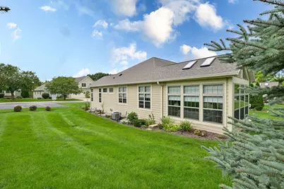 918  Foxland Pl #30, West Bend, WI 53095 - Photo 31