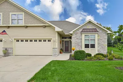 918  Foxland Pl #30, West Bend, WI 53095 - Photo 35